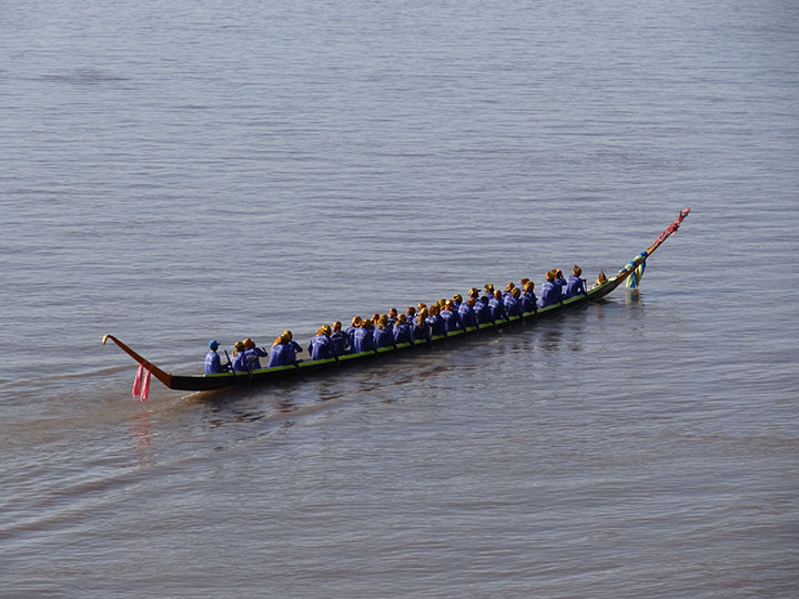 Bootsrennen auf dem Mae Nam Nan Fluss - Laos